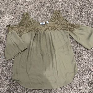Women’s/Juniors army green top